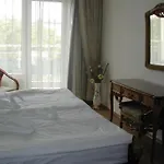 Oasis And Apartment