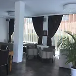 Oasis And Apartment *